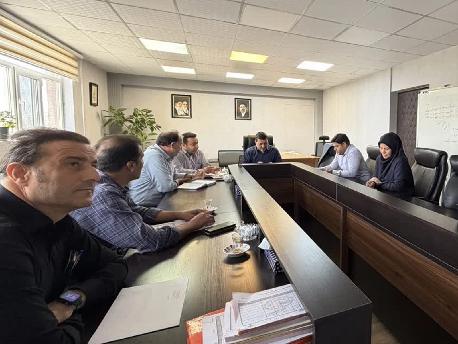 Holding a meeting to revise and harmonize the financial and budget systems of Arak Municipality
